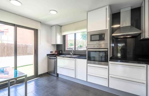 Tarragona Villa | Villa 'Golf and Pool Oasis' with Private Pool, Wi-Fi and Air Conditioning