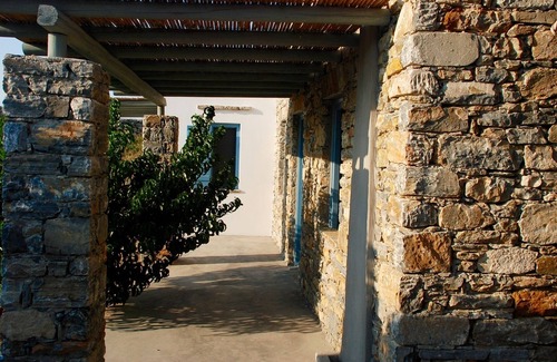 Schinoussa Town House | Villa in picturesque village, 5 min walk from the island best beach