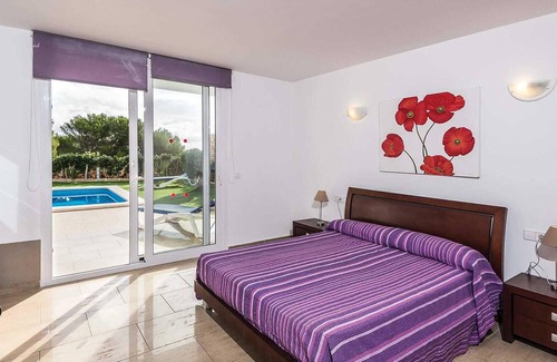 Coves Noves House | Villa Grace is a beautiful, bright, spacious property in a slightly elevated position in a quiet cul