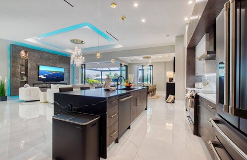 Pelican Villa | VILLA GRAND BAY ROYALE – HEATED POOL & SPA | GULF ACCESS | BOAT RENTAL + TOURS VOUCHER INCL.
