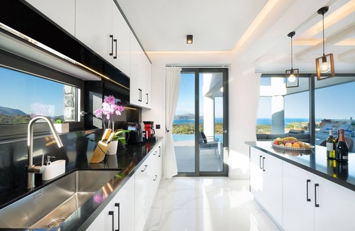 Douliana Villa | Villa Grand Fysaeri, 6 BD, 6BA, private pool, indoor heated jacuzzi, sea view!