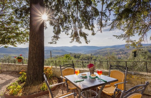 Pelago Apartment | Villa Grassina Quadrilocale sleeps 8, WIFI, pool, Nature