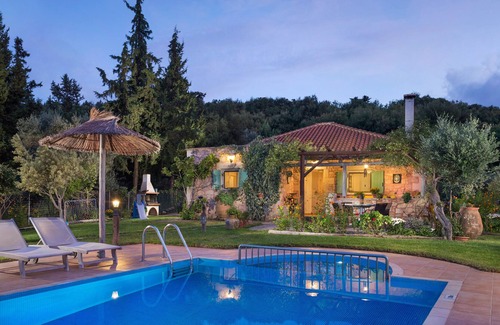 Filippos Villa | Villa Grego, Heated Pool & Garden,Absolut Privacy