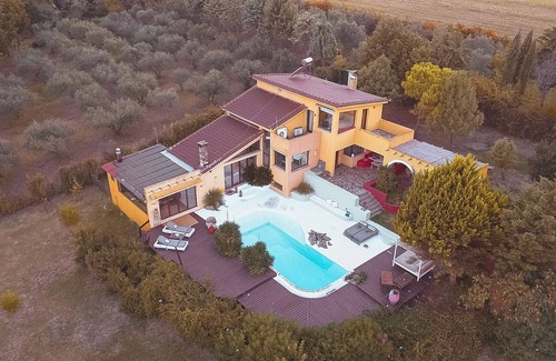 Pydna Villa | Villa Hacienda private pool and jacuzzi
