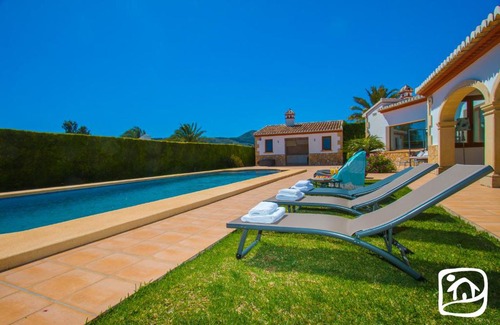 Tarraula Villa | Villa Harmony by Abahana Villas