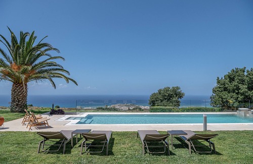 Tria Monastiria Villa | Villa Heora - The Floating Residence