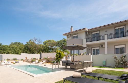Monopari House | Villa Hercules - Refreshing Pool & Hydromassage