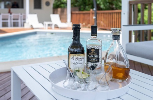 Le Moule Villa | VILLA HOLIDAYS with Pool and sea view, perfect for groups