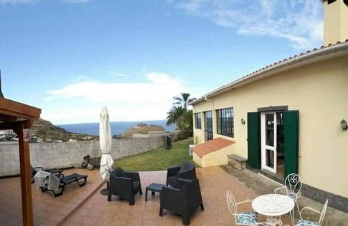 Porto da Cruz Villa | Villa "House pc" with Sea View, Pool & Wi-Fi