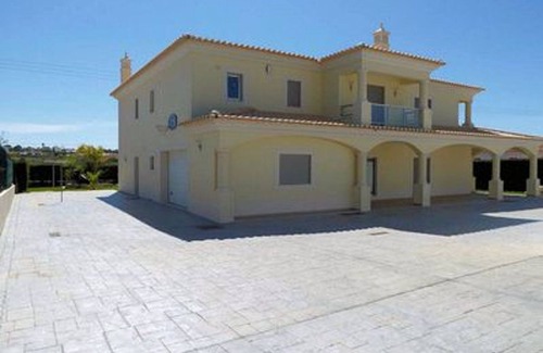 Patroves Villa | Villa Hunes - Bright modern villa, private pool, walk to restaurants, easy.