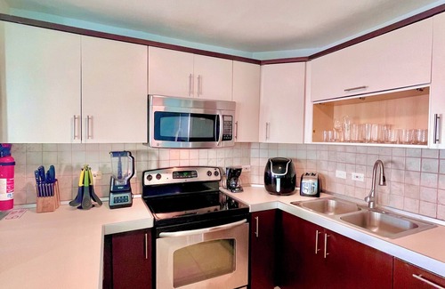 Borinquen Condo | Villa iL moüre: Oceanview with Balcony Bliss