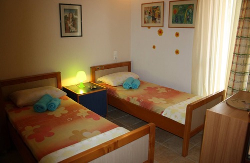 Milatos Villa | Villa "iliothea" seaside Milatos Crete, swimming pool ,bbq, up 15 people
