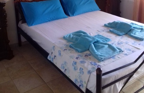 Milatos Villa | Villa "iliothea" seaside Milatos Crete, swimming pool ,bbq, up 15 people