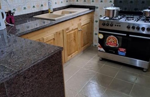 Abomey-Calavi Apartment | Villa ILLEMI avec un salon luxueux et des chambres somptueuses climatisées-ventilées sise à Abomey-Calavi