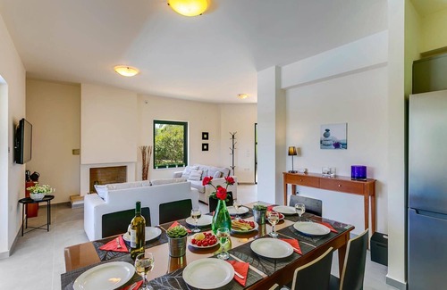 Pyrgos Psilonerou Villa | Villa Ilos by Villa Plus