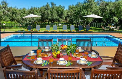 Pyrgos Psilonerou Villa | Villa Ilos by Villa Plus