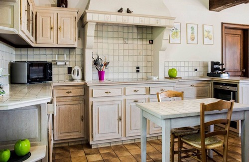 Bievre Villa | Villa in Biטvre with garden