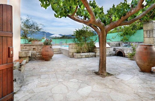 Apokoronas House | Villa in Crete with Vineyard Experience