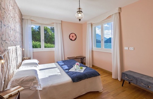 Naggio Villa | Villa in Calozzo with 7 bedrooms sleeps 14