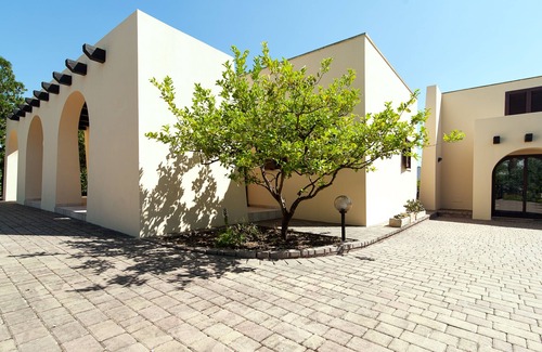 Soleto Villa | Villa IN Campagna CON Giardino CON TRE Camere E DUE Bagni Vicino Galatina