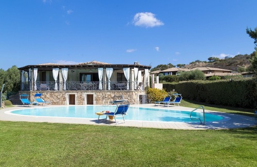 Capo Coda Cavallo Villa | Villa in Capo Coda Cavallo with 6 bedrooms sleeps 12