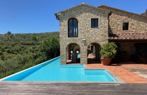 Giugnano Villa | Villa in Case Di Monte with 8 bedrooms sleeps 16
