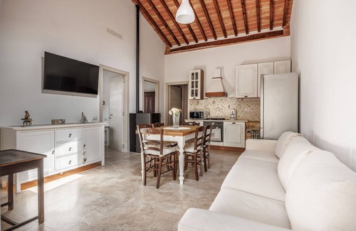 Colle di Val d'Elsa Villa | Villa in Colle Di Val D’elsa with 4 bedrooms sleeps 8