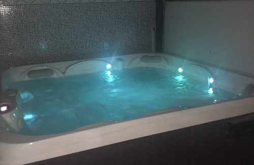 Geafond Villa | Villa in Corralejo own Hot Tub 2 bedrooms Pools, near town, beaches supermarket