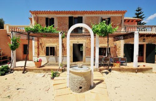 Costitx House | Villa in Costitx with Pool and Views