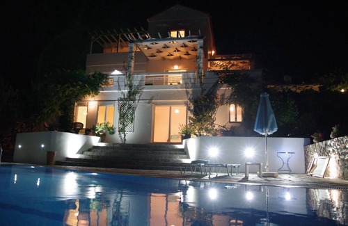 Kokkinon Khorion Villa | Villa in Crete, new swimming pool, infinity swimming pool; panoramic sea view.