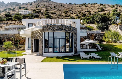 Agios Nikolaos House | Villa in Elounda with Ocean Views & Pool