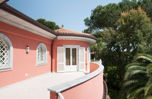Forte dei Marmi Villa | Villa in Forte Dei Marmi with 5 bedrooms sleeps 10