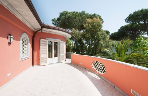 Forte dei Marmi Villa | Villa in Forte Dei Marmi with 5 bedrooms sleeps 10
