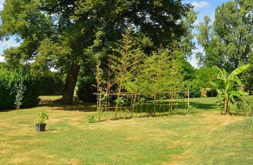 Saint-Medard-d'Excideuil House | Villa in Dordogne with Pool & Golf Course