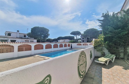 L'Escala Villa | Villa in L’Escala near Riells Beach