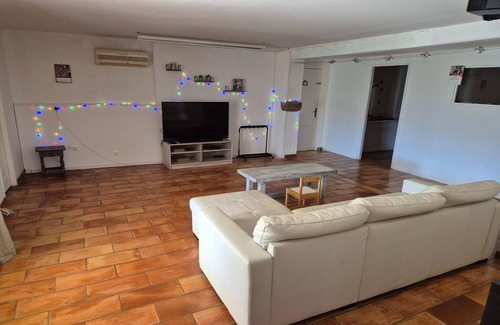 Gonfaron House | Villa in Le Luc with Pool & Vineyard Views
