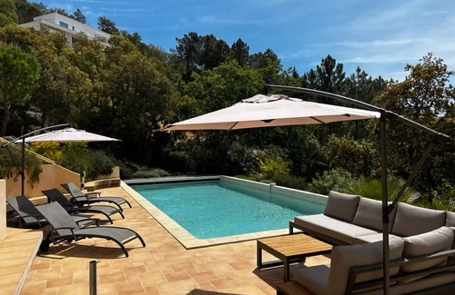 Le Muy Villa | Villa in Le Muy with Private Pool and Lake