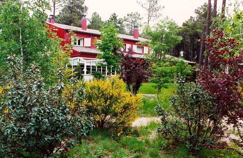 Las Navas Del Marques Villa | Villa in luxury community with tennis and pool in beautiful forest near Madrid