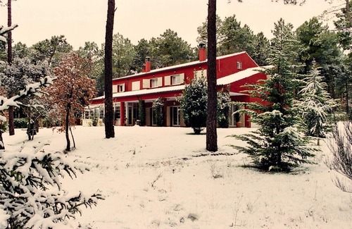 Las Navas Del Marques Villa | Villa in luxury community with tennis and pool in beautiful forest near Madrid