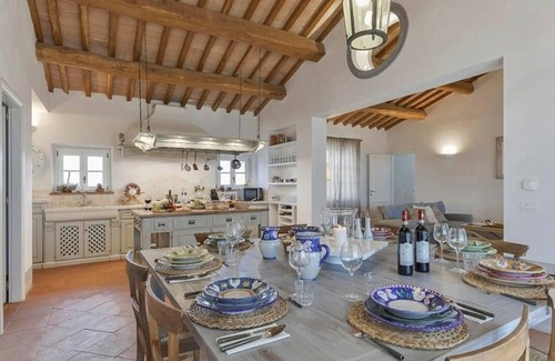 Magliano in Toscana Villa | Villa in Magliano In Toscana with 8 bedrooms sleeps 17