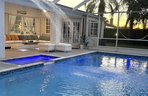 Richmond West House | Villa in Miami with Heated Pool & Salt System