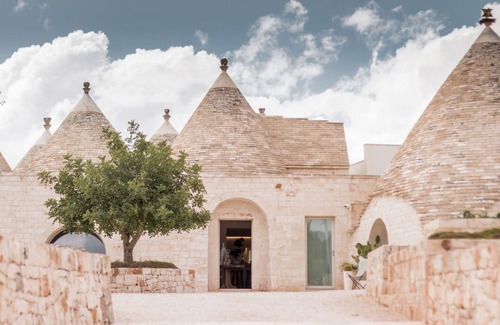 Cisternino Villa | Villa in Montanaro with 6 bedrooms sleeps 12