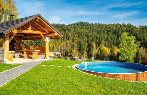 Nowy Targ Villa | Villa in Nowy Targ with Mountain Views & Pool