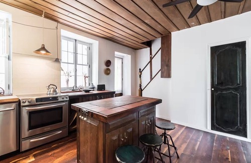 Ville-Marie House | Villa in old port Montreal