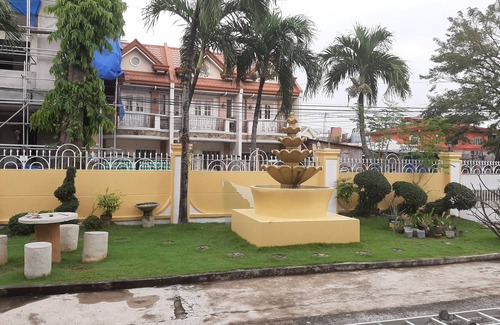 A. Bonifacio Villa | Villa in Parañaque 2/4 Bedrooms