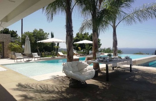 Patras Villa | Villa in Patras with Pool near Beach