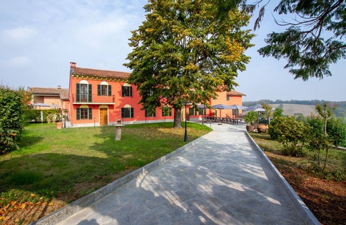 Fubine Villa | Villa in Piedmont with private pool in beautiful vineyard of Tenuta CostaRossa
