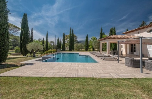 Puget-sur-Argens Villa | Villa in private, secure grounds