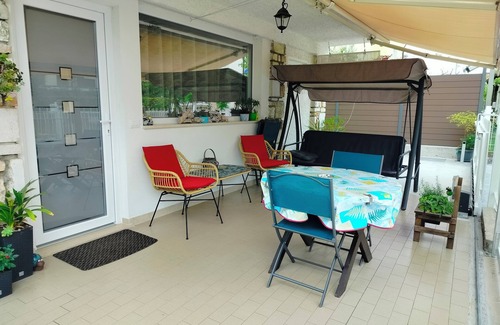 San Benedetto di Lugana Villa | Villa in quiet area, 2 communicating bedrooms, 1 bathroom, only 80mt from the lake