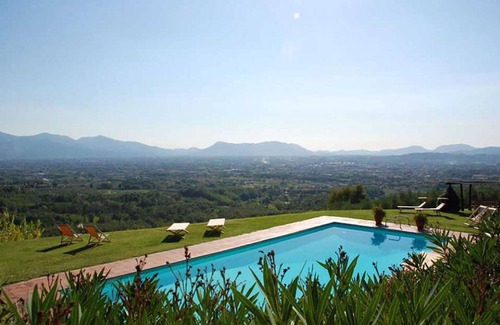 Capannori Villa | Villa in Segromigno In Monte with 6 bedrooms sleeps 12